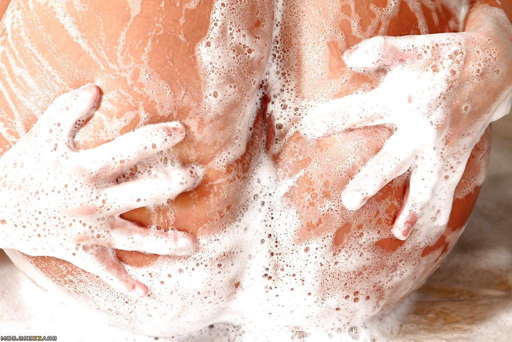 16P Top-hheavy brunette strips down and has some wet and foamy fun
