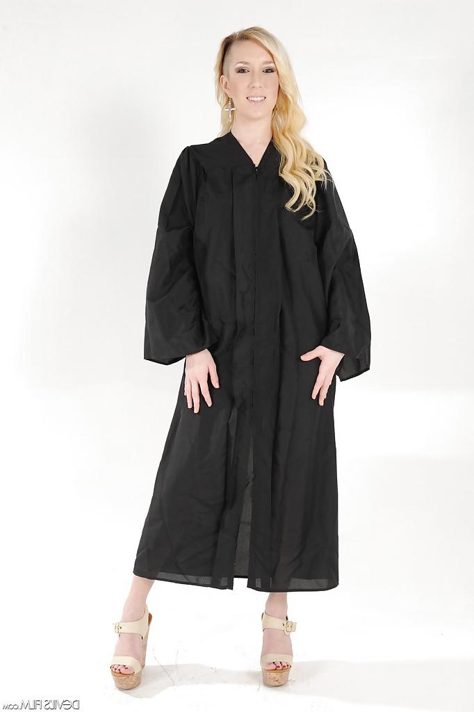 16P Best student in black uniform Maia wants to show her sexy body