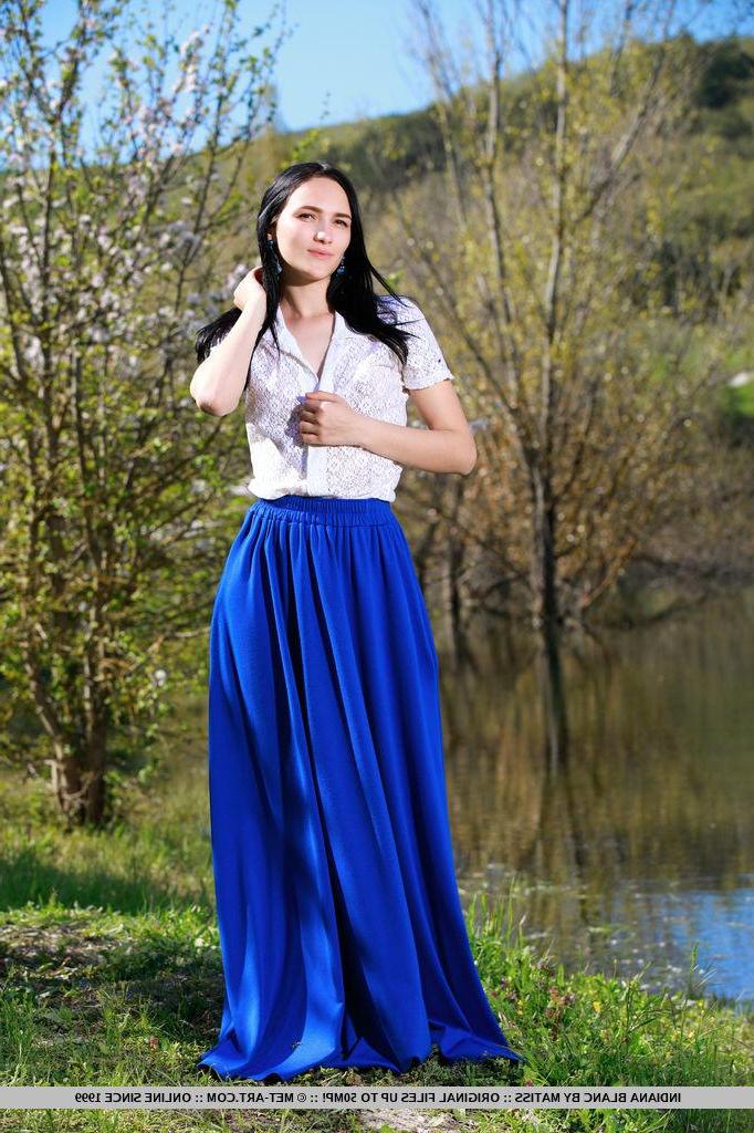 18P Black-haired beauty Indiana Blanc strips naked outside