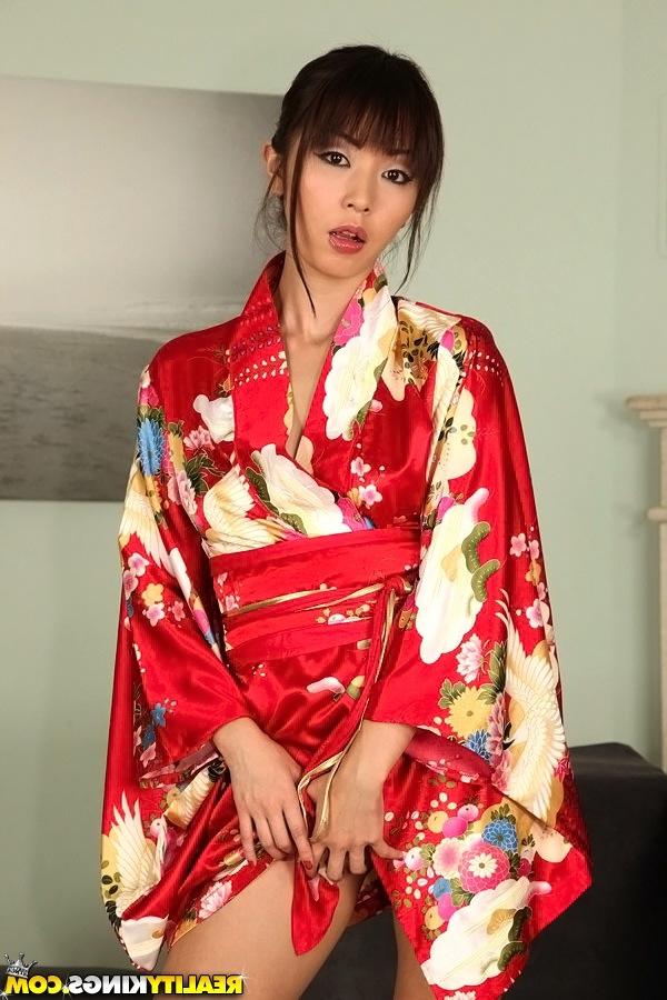 16P Asian hottie Marica Hase takes off her kimono and exposes her wet cunt