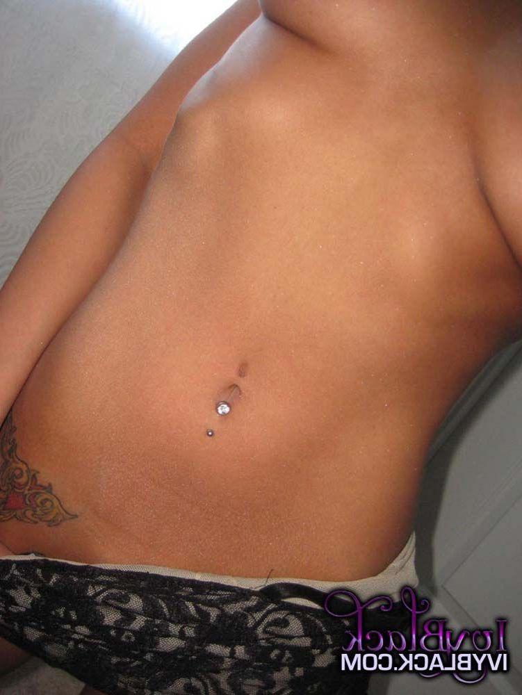 12P Pictures of Ivy Black showing off her tits