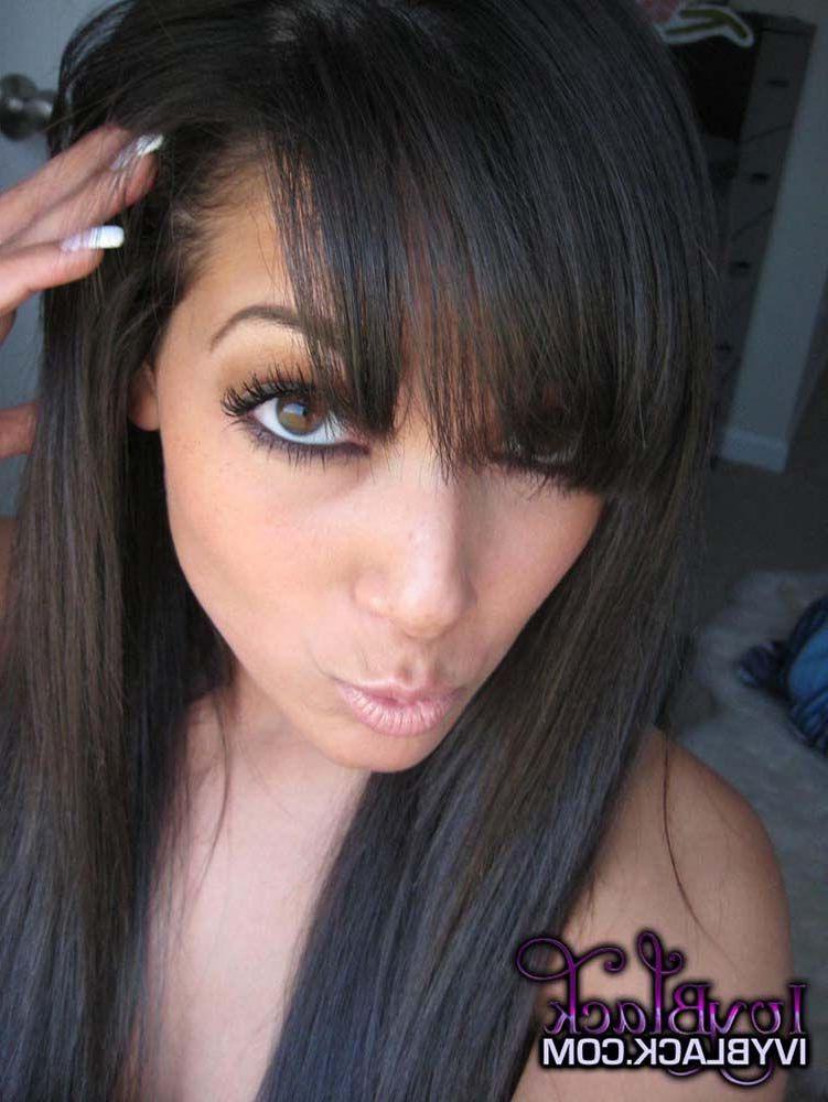 12P Pictures of Ivy Black showing off her tits
