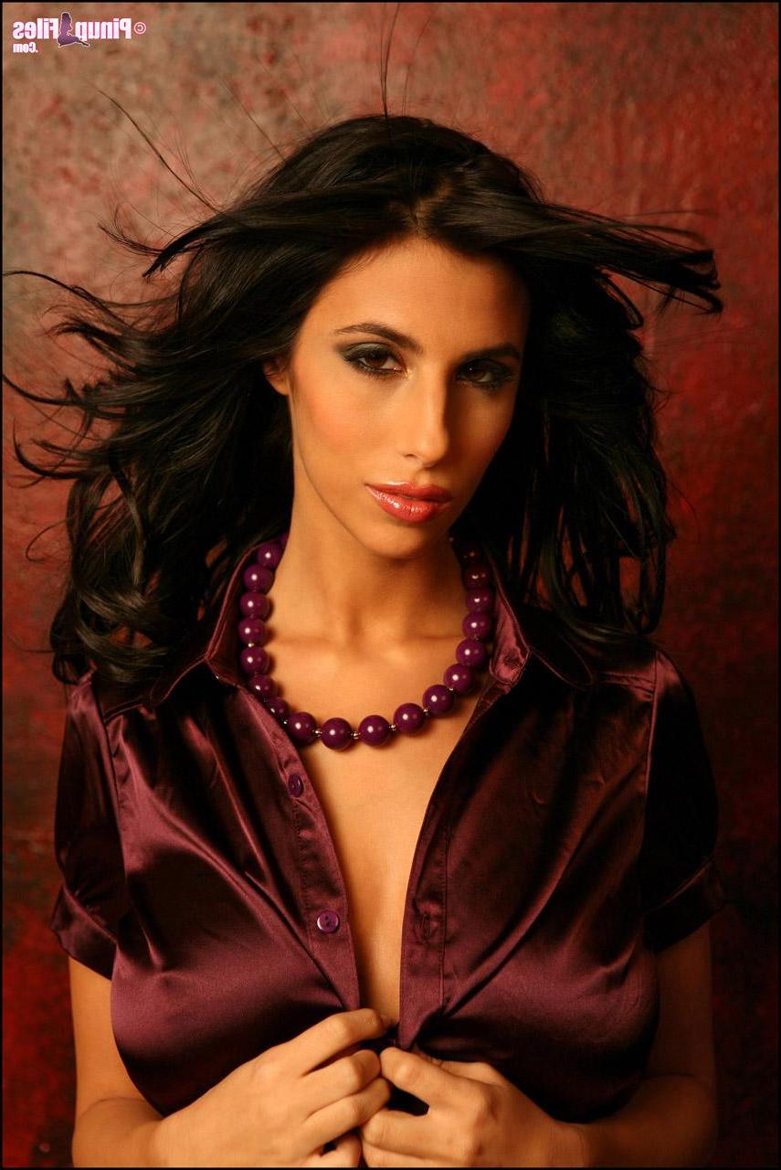 12P Busty pinup babe Jaime Hammer returns to pose in satin