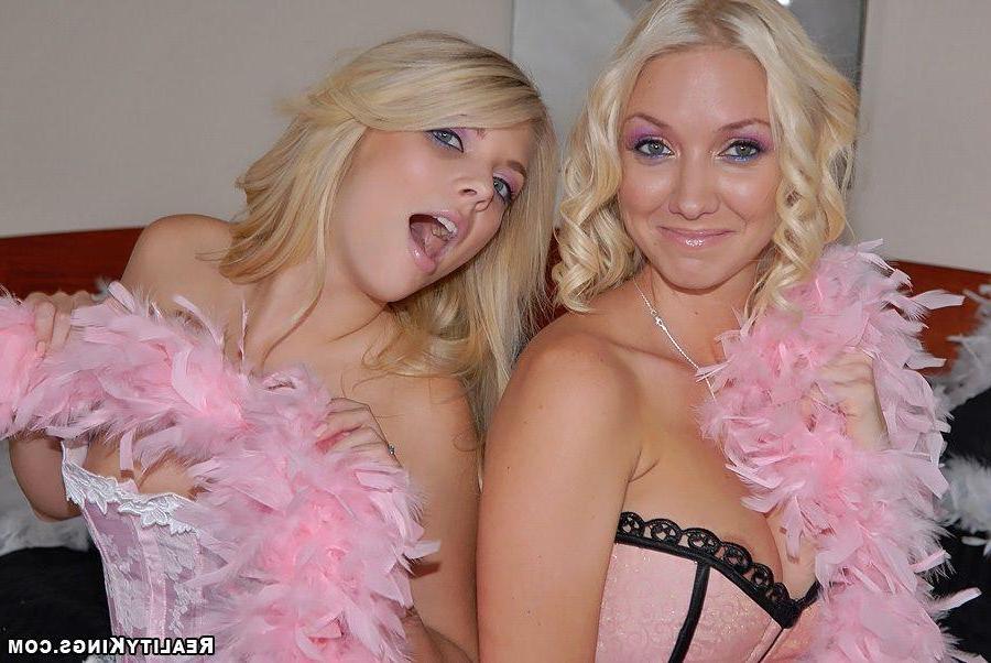 20P Pictures of Molly fucking Jana Jordan