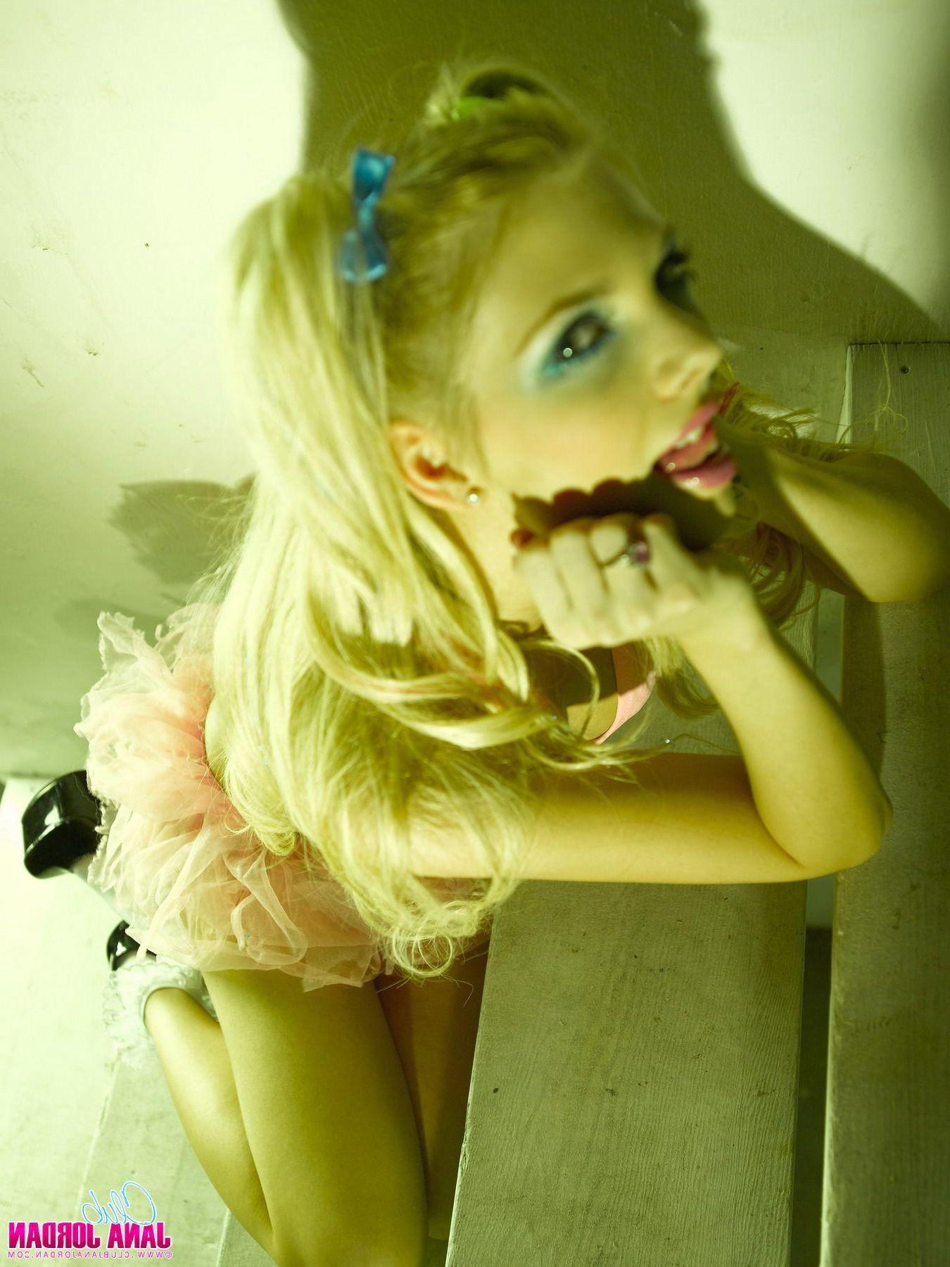 20P Pictures of Jana Jordan spreading her legs and pussy lips for you