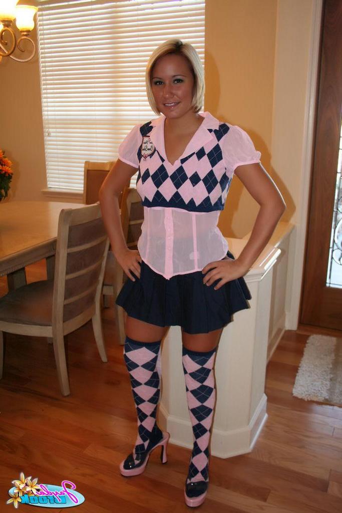 20P Pictures of Jayda Brook showing you her pussy