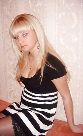 25P Nylon - upskirt - leg 7