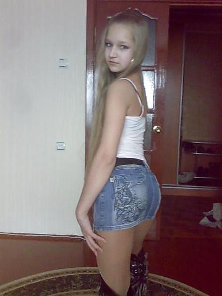 25P Nylon - upskirt - leg 7