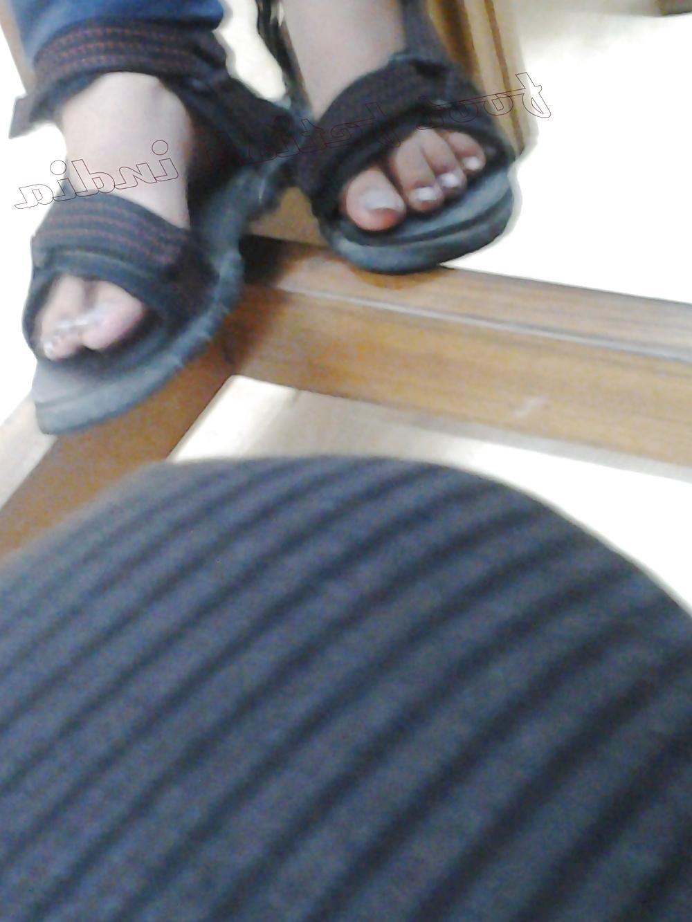 25P Desi Feets