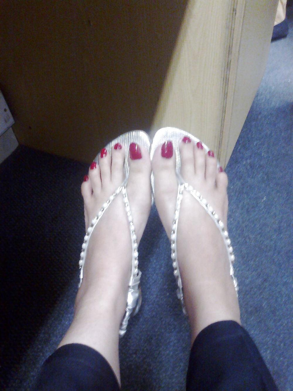25P Desi Feets