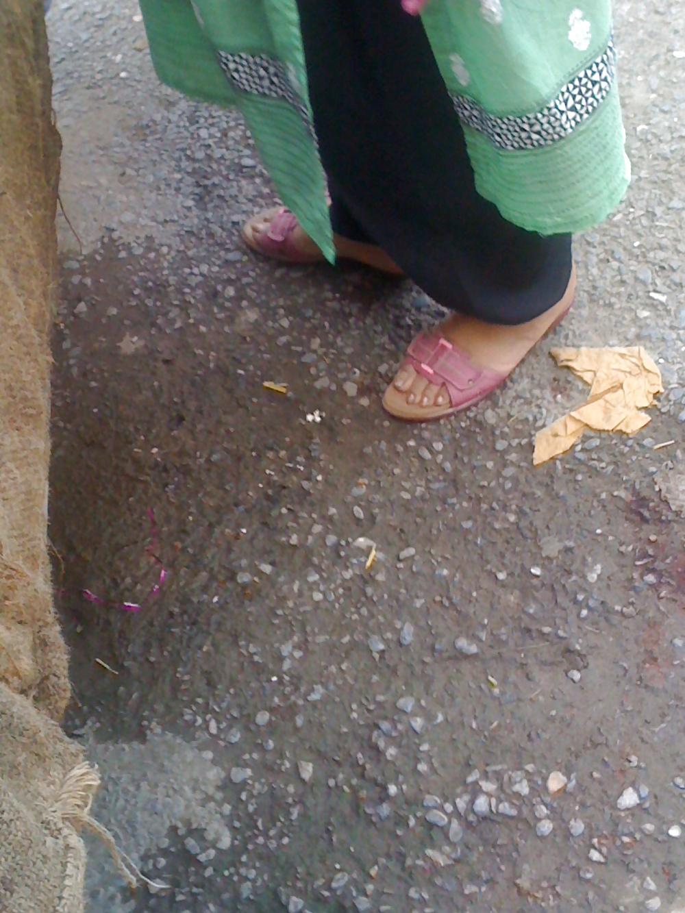 25P Desi Feets