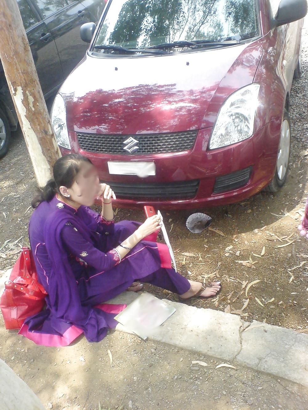25P Desi Feets