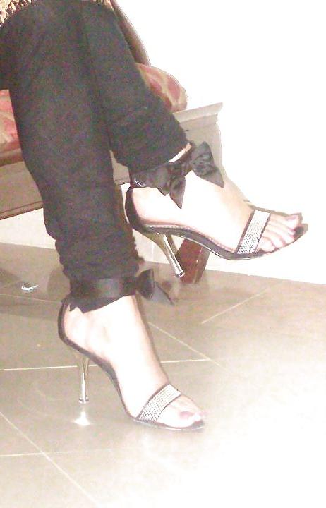 25P Desi Feets