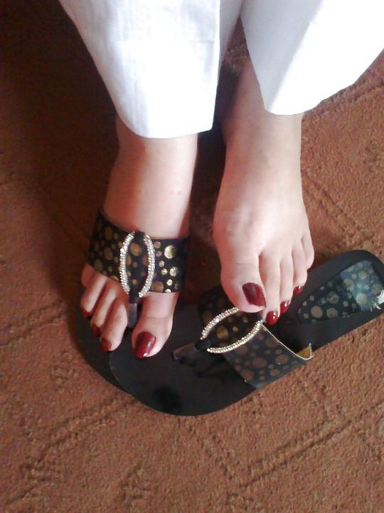 25P Desi Feets