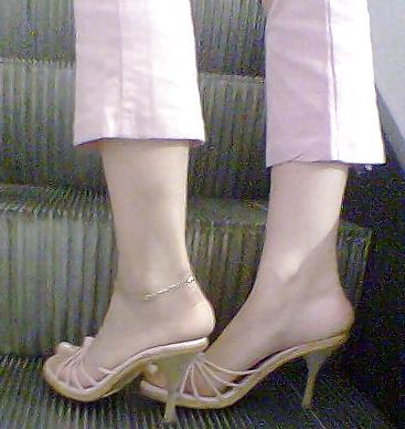 25P Desi Feets