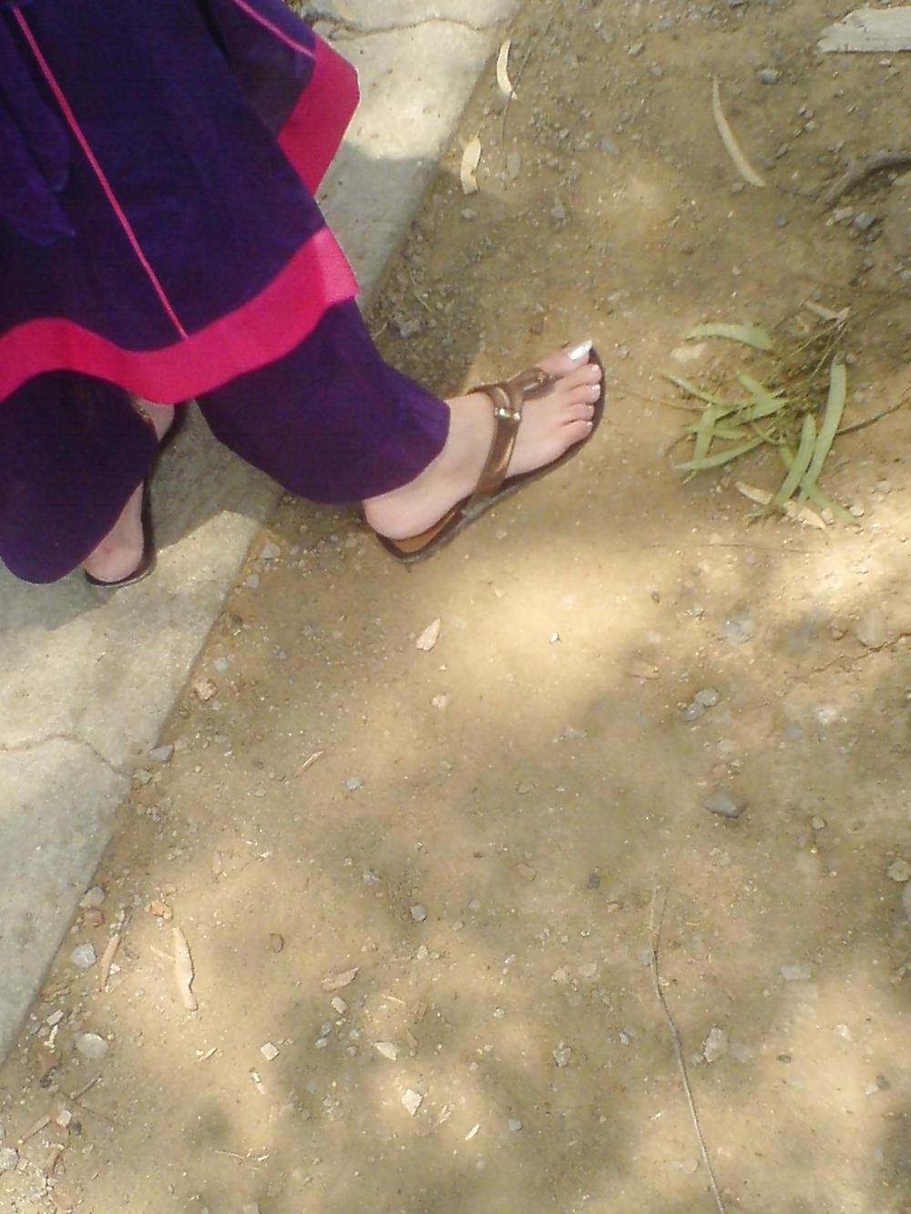 25P Desi Feets