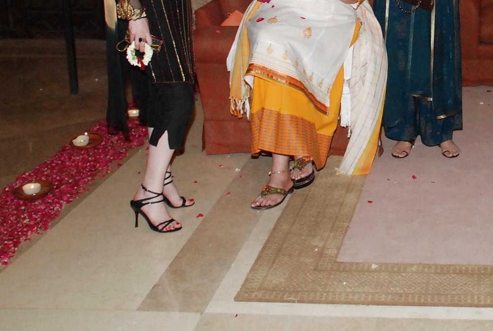 25P Desi Feets