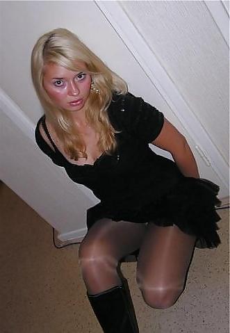 25P Nylon - upskirt - leg 4