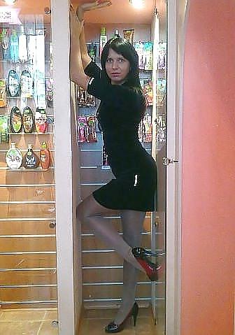 25P Nylon - upskirt - leg 4