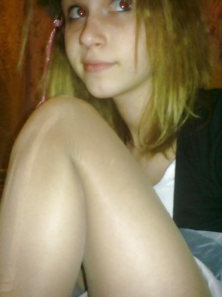 25P Nylon - upskirt - leg 12