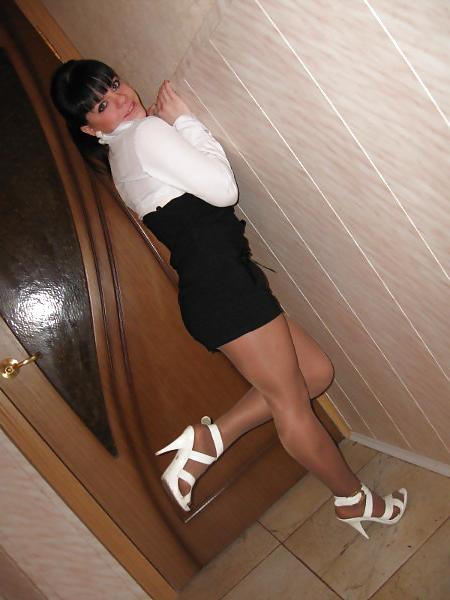25P Nylon - upskirt - leg 12