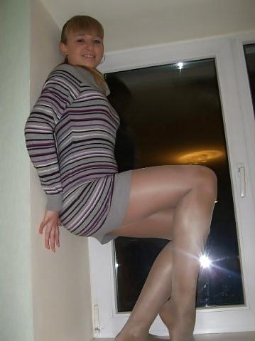 25P Nylon - upskirt - leg 12
