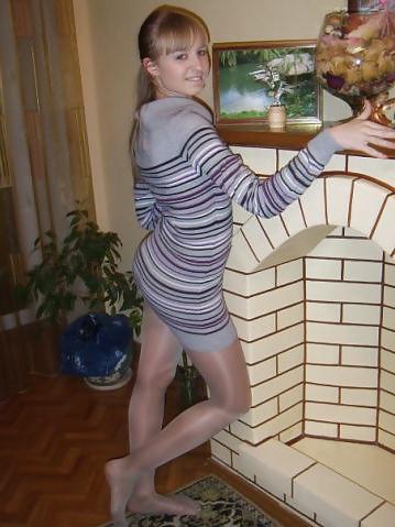 25P Nylon - upskirt - leg 12