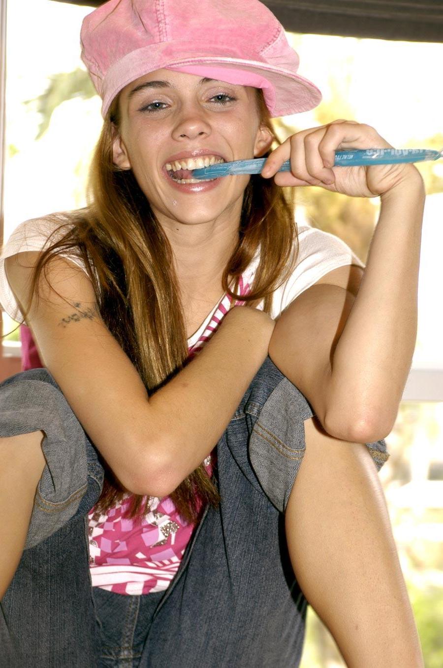16P Pictures of Jenny Heart exposing her wet pussy