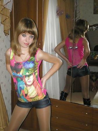 25P Nylon - upskirt - leg 15