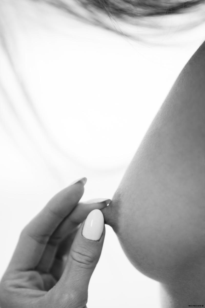 16P Brunette babe Jessica masturbates in black and white