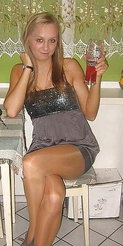 25P Nylon - upskirt - leg 11