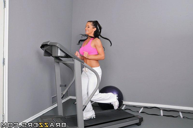 15P Hot pornstar with flawless body Savannah Stern gets screwed in the gym