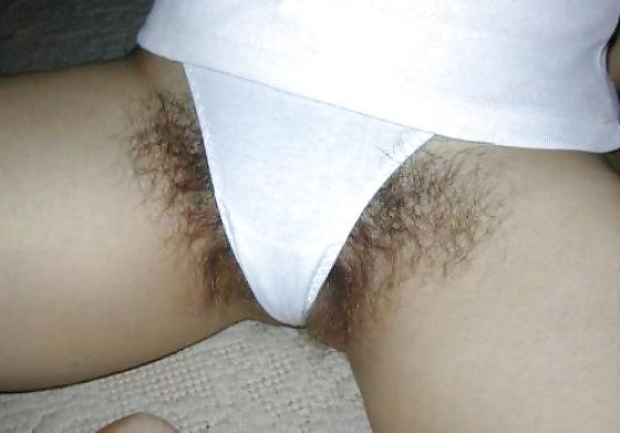 25P Hairy pussy in panties
