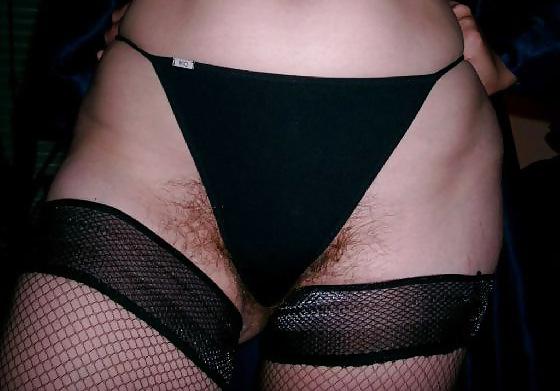 25P Hairy pussy in panties