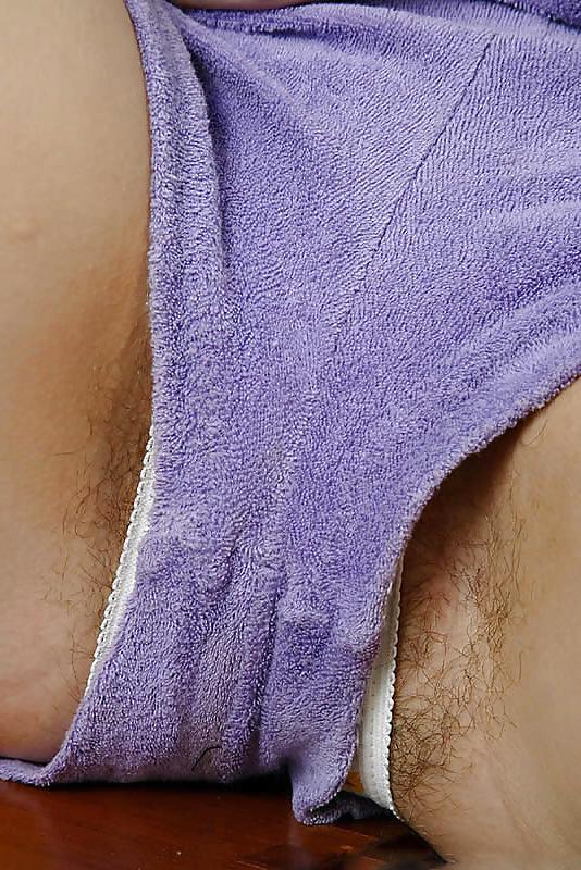 25P Hairy pussy in panties