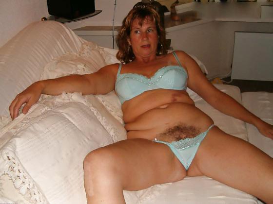 25P Hairy pussy in panties