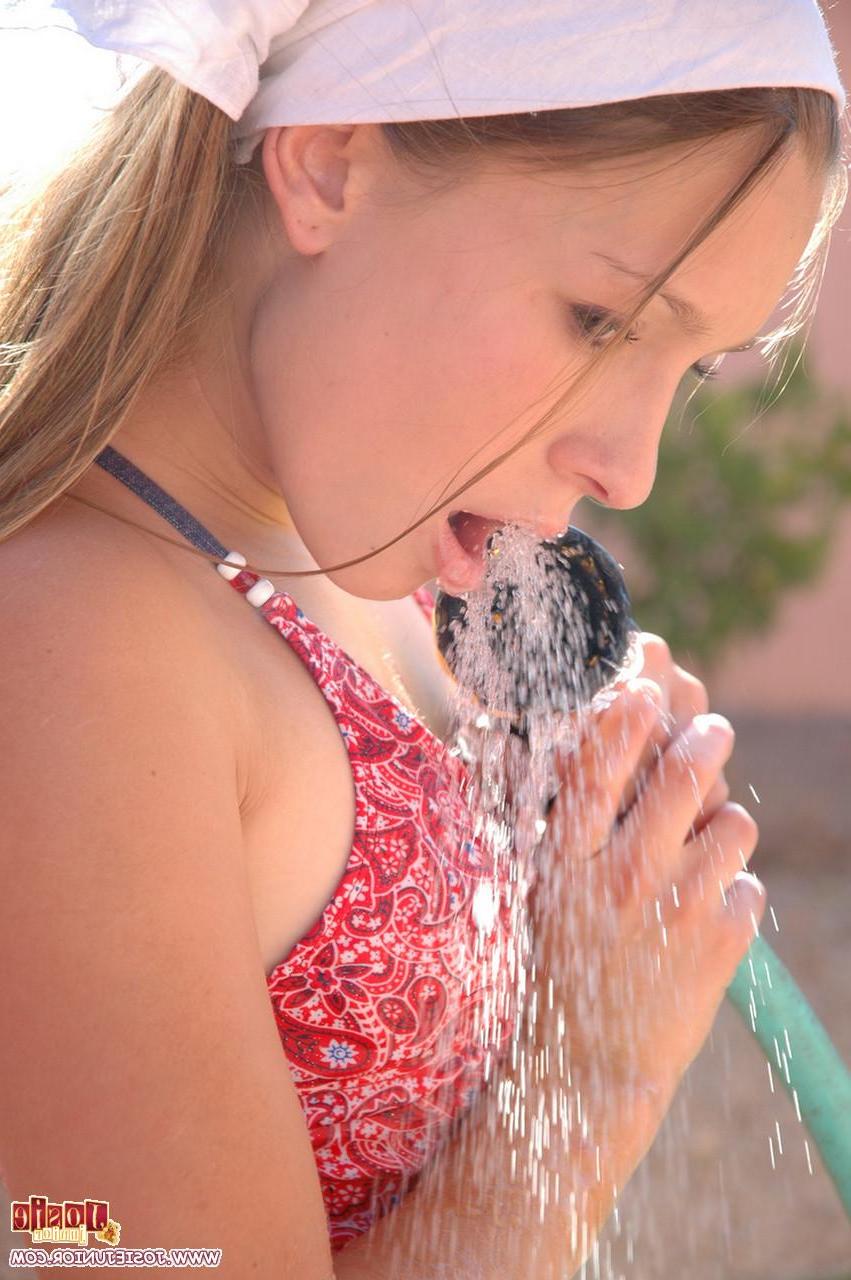 20P Pictures of Josie Junior making herself all soaking wet