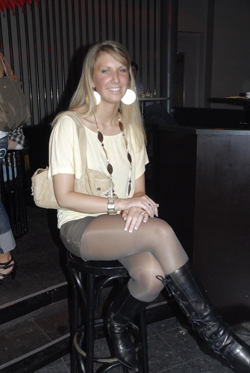 25P Nylon - upskirt - leg 2