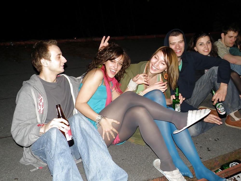 25P Nylon - upskirt - leg 2