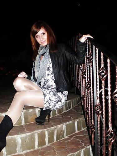 25P Nylon - upskirt - leg 2