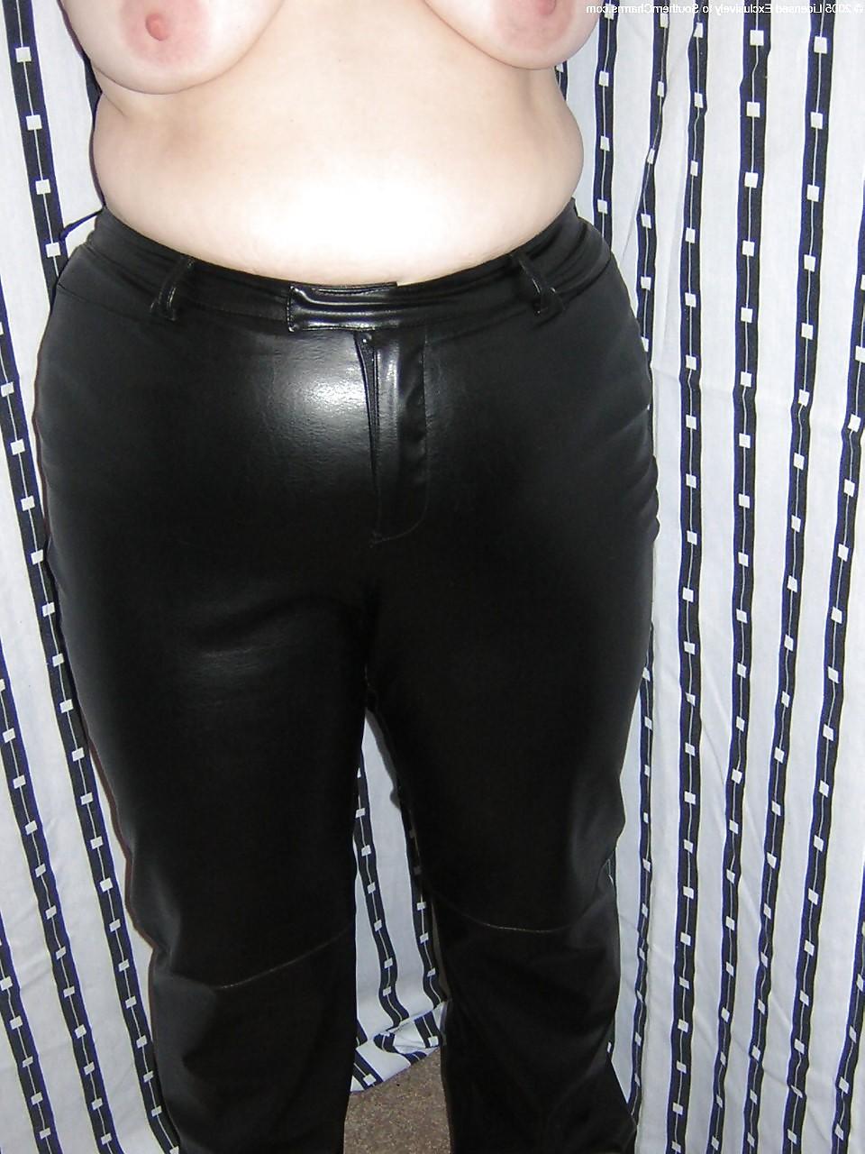 22P Mature BDSM-ladies