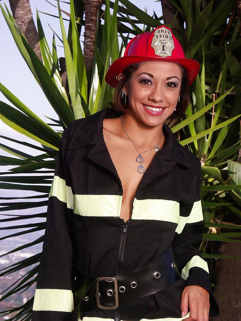 16P Smiley latina babe Vanessa Leon gets rid of her fire fighter uniform