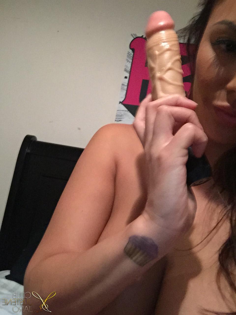 20P Asian babe Justene Jaro practices her oral skills on a vibrator
