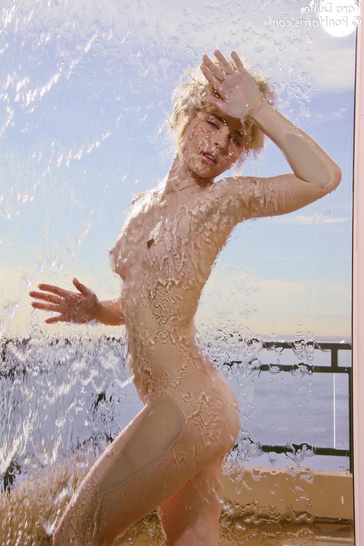 15P Pictures of teen chick Kara Duhe naked and wet