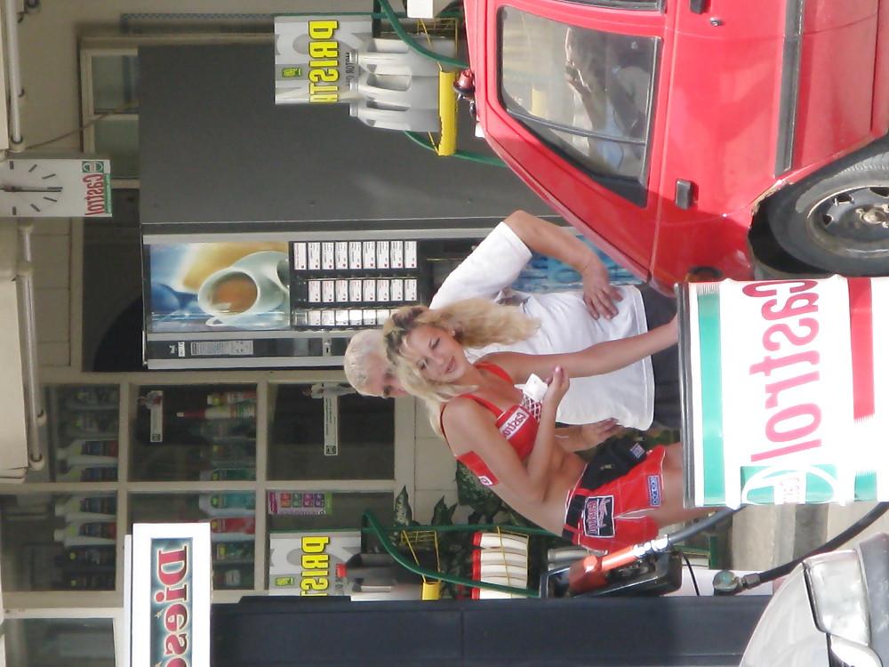 6P Bulgarian Gas Station Teen Attendants