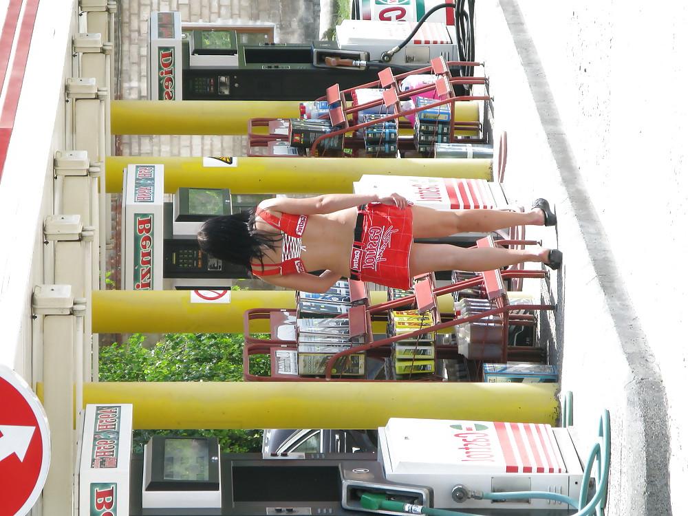 6P Bulgarian Gas Station Teen Attendants