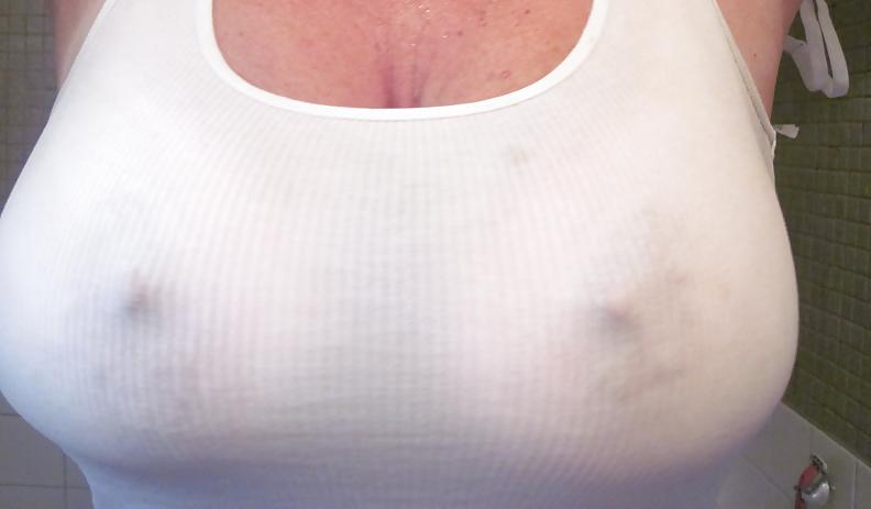 10P Wet white t-shirt