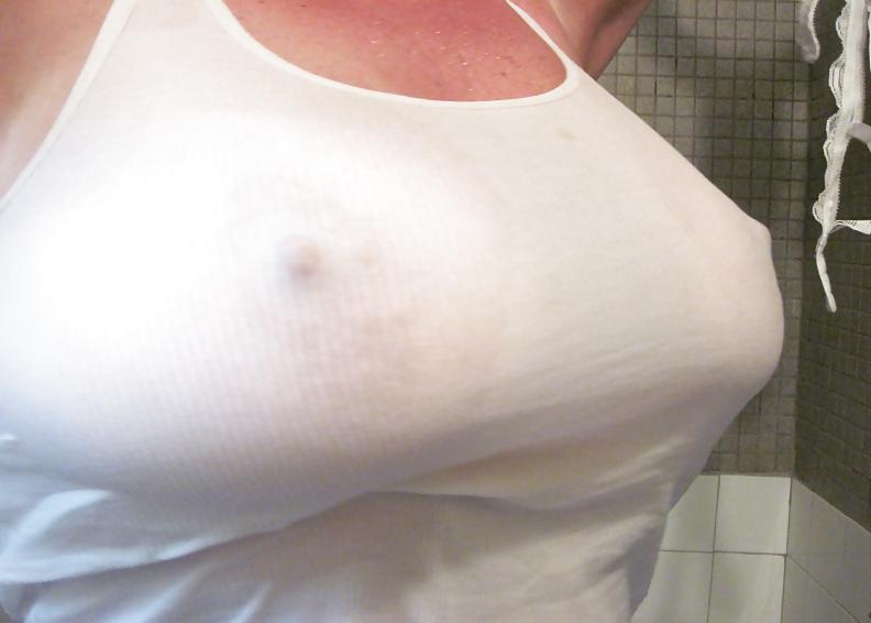 10P Wet white t-shirt