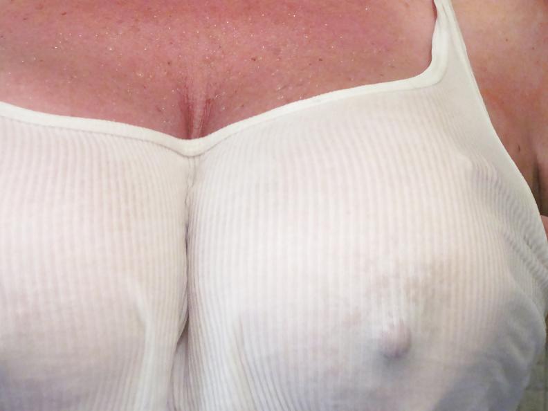 10P Wet white t-shirt