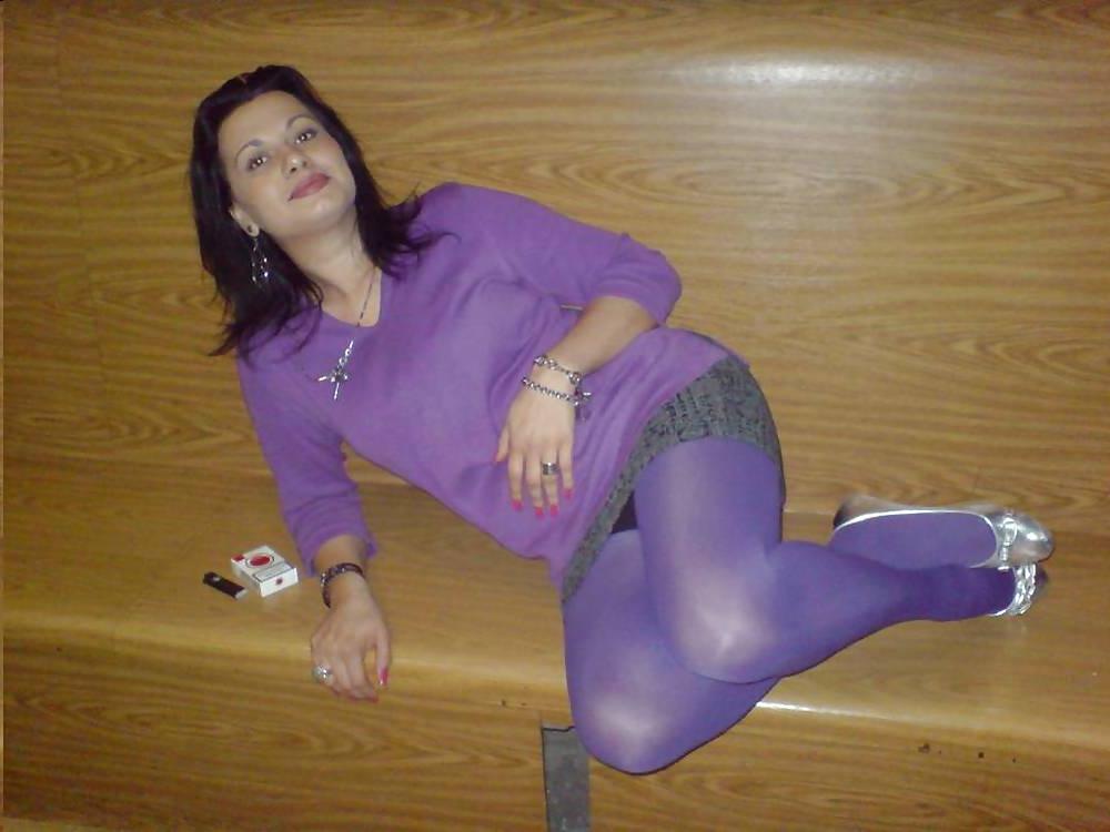 25P Nylon - upskirt - leg 29